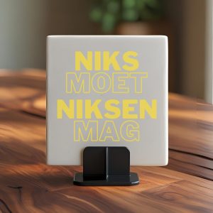 Niks Moet, Niksen Mag – Spreukentegel