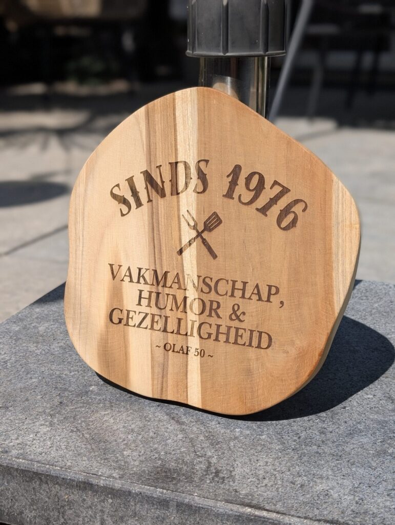 Houten cadeauplank met gegraveerde tekst
